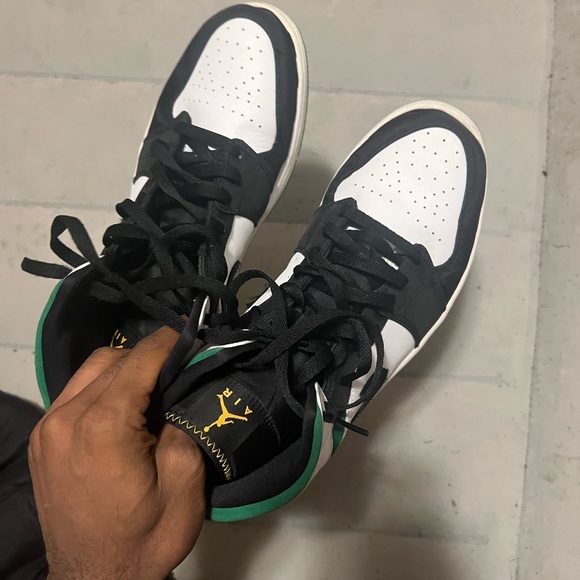 Air Jordan 1 Mid SE 'Oakland' - Picture 3 of 3